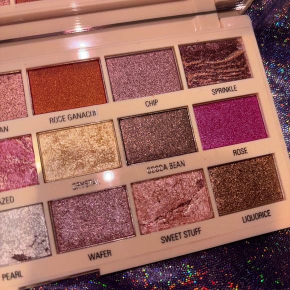 Revolution Eyeshadow Palette - Picture 9 of 9